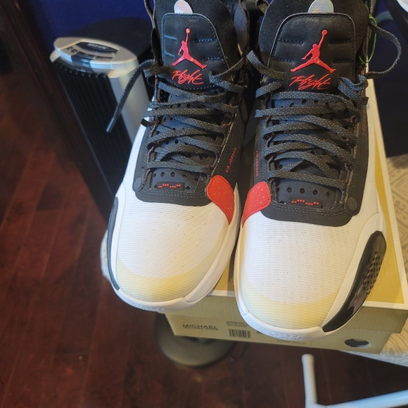 Shoes - Picture 4 of 9